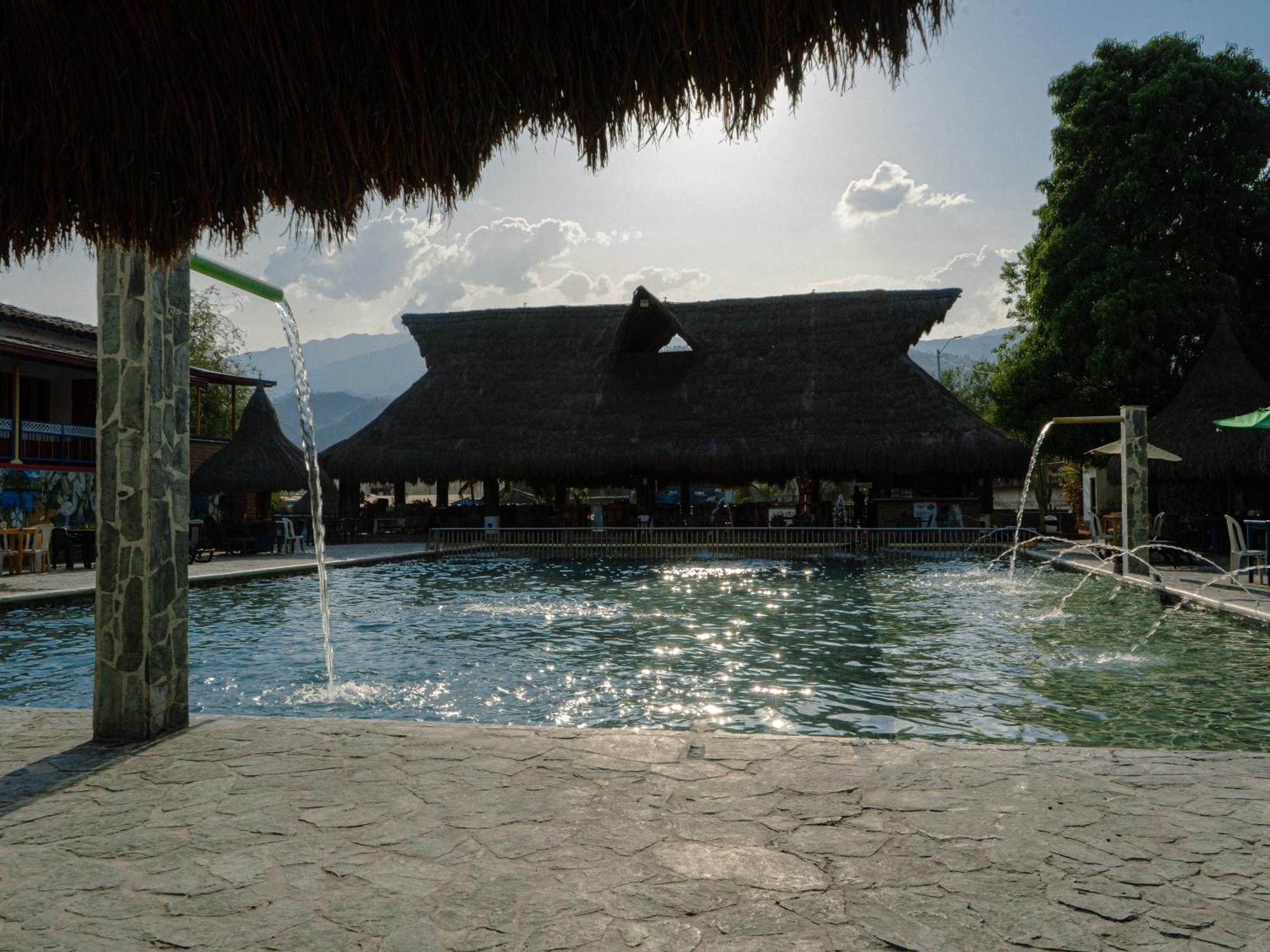 Hotel Acuarela Del Rio Santa Fe de Antioquia Exterior photo